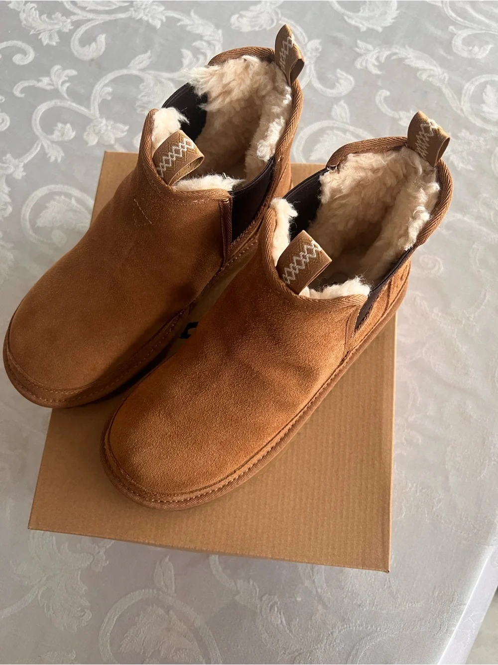 ✨New Girls UGG Kids Chestnut Suede Slip-On Boots with Shearling✨